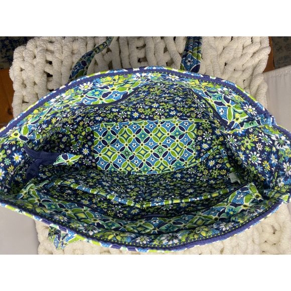 Vera Bradley~ Daisy Daisy Baby Bag~Retired 2008 - Picture 3 of 10